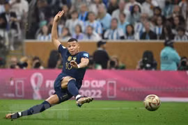 'Vua bóng đá' Pele ca ngợi Lionel Messi, Mbappe và Neymar