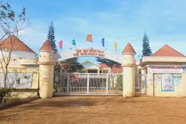 Nữ hiệu trưởng phân công giáo viên đi tiếp nhiều đoàn khách... "VIP"!