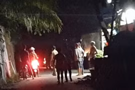 Tới đòi tiền công rồi đâm chết vợ chủ thầu