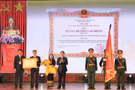 TP. Buôn Ma Thuột đón nhận Huân chương lao động hạng Ba