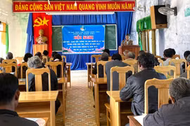 Kông Chro tổ chức gặp mặt 64 người có uy tín