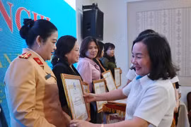 Hội LHPN tỉnh Gia Lai nhận cờ thi đua xuất sắc của Trung ương Hội LHPN Việt Nam