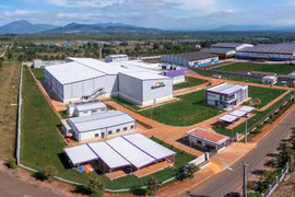 "Thảm đỏ" để thu hút đầu tư nước ngoài