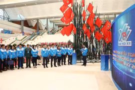 Khai mạc Triển lãm ảnh "Khát vọng cống hiến - Lẽ sống thanh niên"