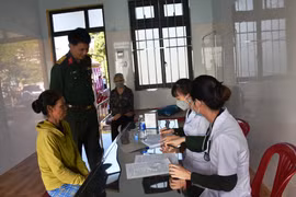 Khám bệnh, cấp thuốc miễn phí cho người dân khu vực biên giới huyện Đức Cơ