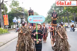 Quảng bá cồng chiêng qua biểu diễn đường phố