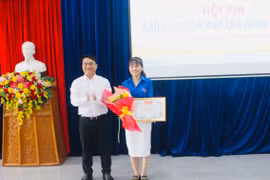 Thí sinh Nguyễn Ngọc Phương Thảo giành giải nhất hội thi báo cáo viên giỏi cấp tỉnh của Đoàn