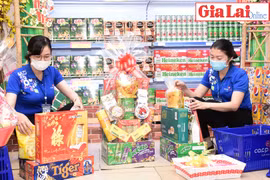 Sôi động thị trường giỏ quà tặng Tết  