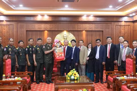 Bộ Tư lệnh Quân khu I Quân đội Hoàng gia Campuchia thăm, chúc Tết tỉnh Gia Lai