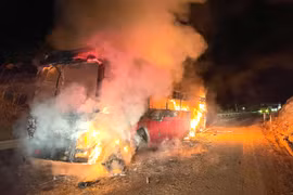 Xe giường nằm cháy trơ khung sắt gần đèo An Khê