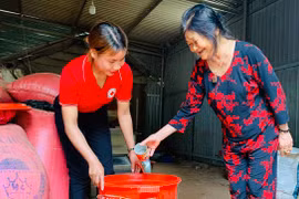 Hũ gạo tình thương: Thấm nhuần lời dạy của Bác