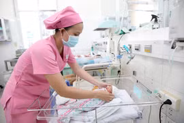 Tiếng khóc diệu kỳ: Giữa lằn ranh sinh tử