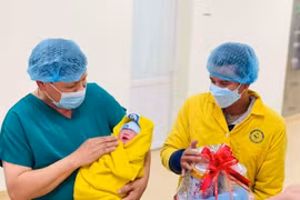 "Công dân nhí" đầu tiên trong năm mới chào đời đúng 0 giờ 1-1-2023