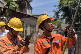 Coi chừng giá xăng, giá điện