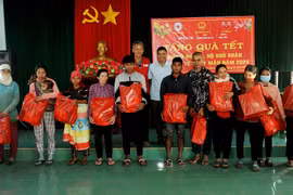 Gia Lai: Trao quà Tết cho người khuyết tật, gia đình có hoàn cảnh khó khăn