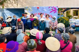 Pleiku: Trao gần 140 phần quà Tết cho người nghèo xa quê