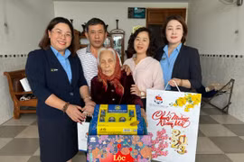 Tổng Công ty Tân Cảng Sài Gòn tặng quà Tết gia đình chính sách tại Gia Lai