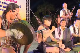 Độc đáo nghệ thuật trình diễn chiêng ba của người Hrê ở Quảng Ngãi