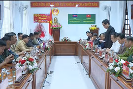 Đoàn công tác huyện Đun Mia, tỉnh Rattanakiri (Campuchia) thăm, chúc Tết huyện Ia Grai