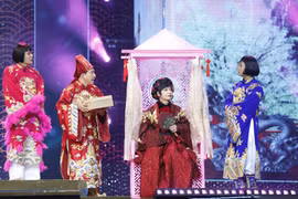 Táo Quân 2023: Táo Kinh tế dọa dùng gậy golf đánh người, Hằng Nga bị lừa