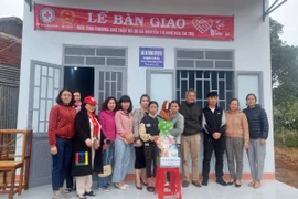 Bàn giao nhà tình thương cho hộ nghèo xã Biển Hồ