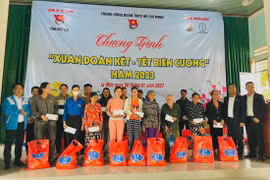 Tổ chức chương trình "Xuân đoàn kết-Tết biên cương" tại xã Ia Mơr