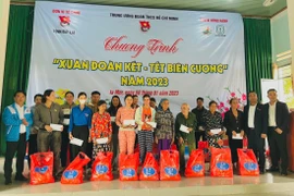 Tổ chức chương trình "Xuân đoàn kết-Tết biên cương" tại xã Ia Mơr