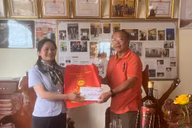 Phó Trưởng Đoàn đại biểu Quốc hội tỉnh Siu Hương thăm và chúc Tết nguyên lãnh đạo Đoàn đại biểu Quốc hội