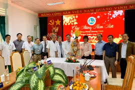 Phó Chủ tịch UBND tỉnh Nguyễn Thị Thanh Lịch thăm, chúc Tết các đơn vị y tế