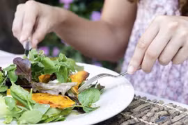 Cần bổ sung rau củ quả khi cơ thể có dấu hiệu này