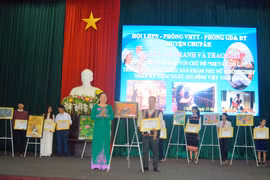 Trao giải cuộc thi vẽ tranh chủ đề "Mẹ và con gái"