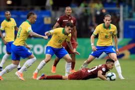 Ba lần bị từ chối bàn thắng, Brazil chia điểm với Venezuela
