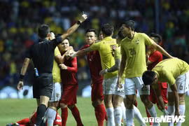 Đánh bại Thái Lan ở phút 94, Việt Nam vào chung kết King's Cup