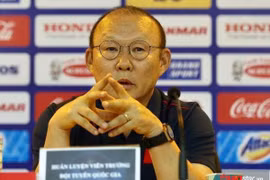 Thái Lan - Việt Nam đấu King's Cup: HLV Park 'tặng quà to' cho Kiatisak!