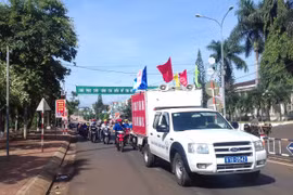 Đức Cơ: Gần 100 ĐVTN diễu hành hưởng ứng Ngày Môi trường thế giới