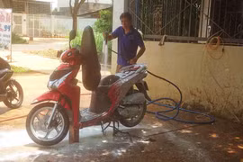 Nghề rửa xe: Vốn ít, thu nhập ổn định