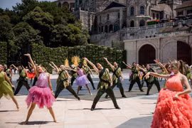 Hình ảnh đầu tiên của show nghệ thuật 100 tỷ trên đỉnh Bà Nà Hills