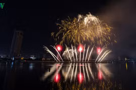 Màn trình diễn pháo hoa đầy mới lạ của đội Việt Nam tại DIFF 2019