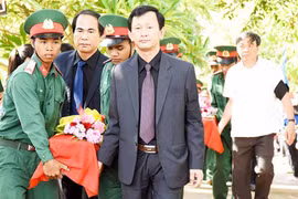 Các anh trở về với đất mẹ yêu thương