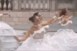 "Vũ hội Ánh Dương" - cơn sốt mới ở xứ sở Cầu Vàng