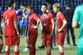 Công Phượng về nước làm visa chờ sang Pháp thi đấu