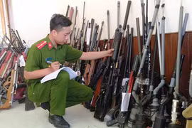 Kbang: Người dân tự giác giao nộp vũ khí, vật liệu nổ