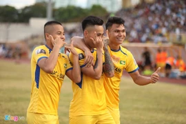 Kết quả V-League: Hồ Tuấn Tài ghi bàn, SLNA đánh bại HAGL