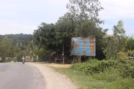 Ý kiến: Biển cảnh báo an toàn giao thông bị xiêu vẹo