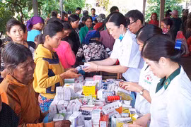 "Blouse trắng" đến vùng biên