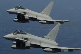 Hai máy bay chiến đấu của Đức đâm nhau kinh hoàng trên không