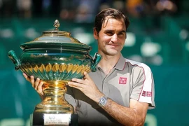 Roger Federer hoàn tất cú 'decima' đầu tiên trong sự nghiệp