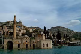 Nơi duy nhất trên thế giới tồn tại hoa hồng đen huyền bí