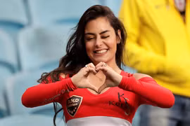 Kiều nữ xinh đẹp bốc lửa 'thiêu đốt' Copa America