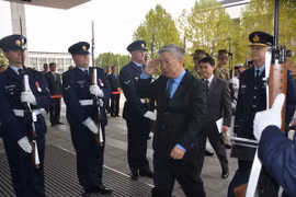 Việt Nam-Australia hợp tác khắc phục hậu quả bom mìn